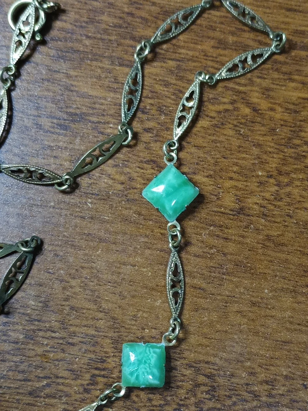 Vintage-Inspired Green Gem Pendant Necklace - Unbranded